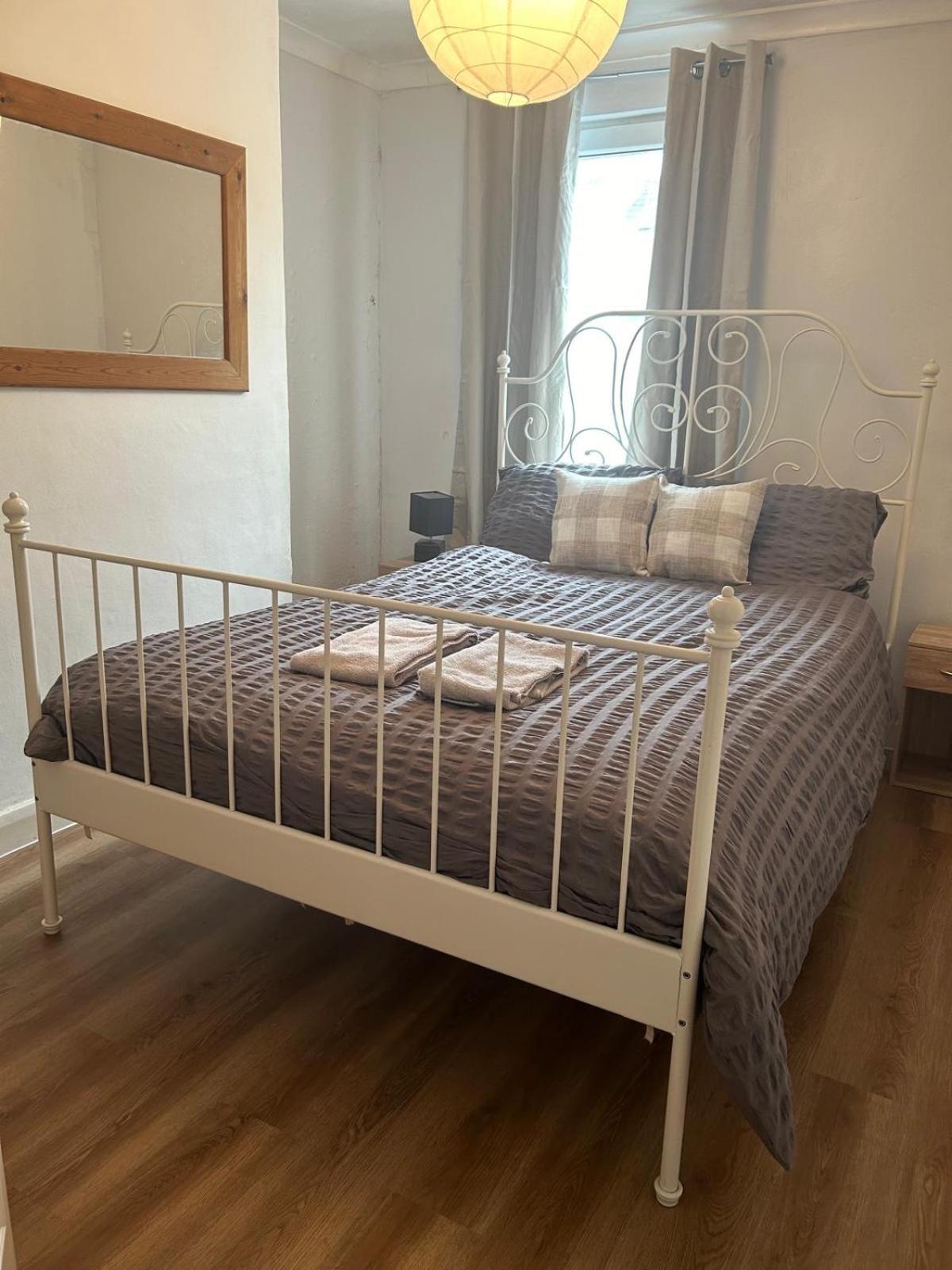 Central Cheltenham House - Sleeps 4/Pet Friendly Exteriör bild